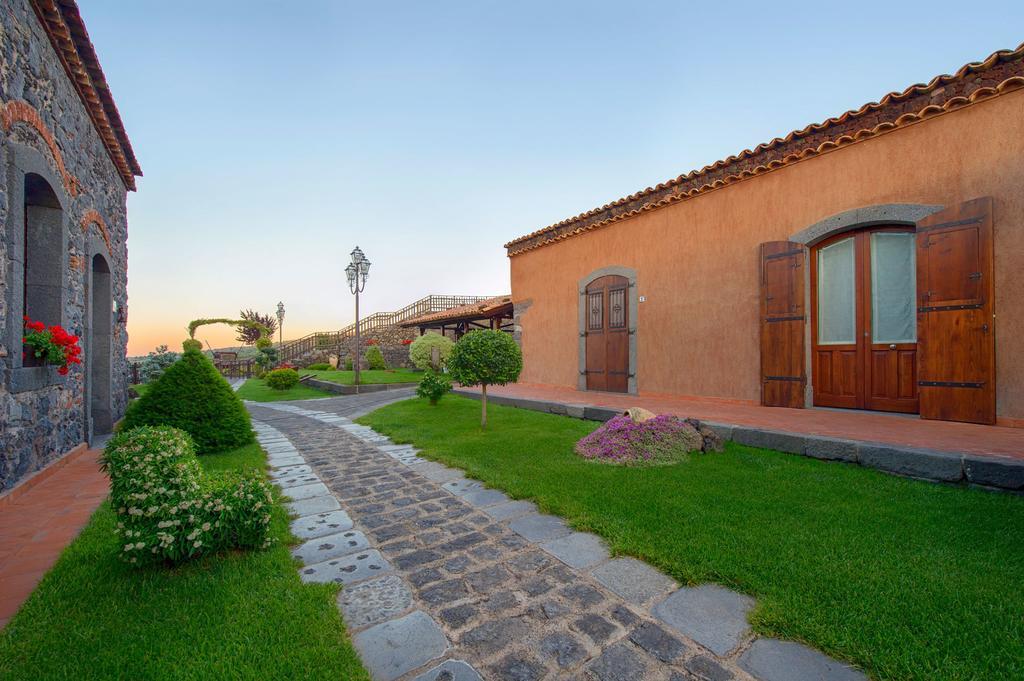 Etna Quota Mille Boutique Hotel, Typical Sicilian Food & Wine Randazzo Exterior foto